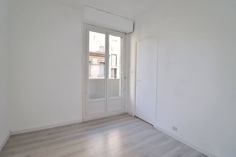chambre A louer appartement 3 pièces en plein secteur des Cinq Avenues 13004 Marseille