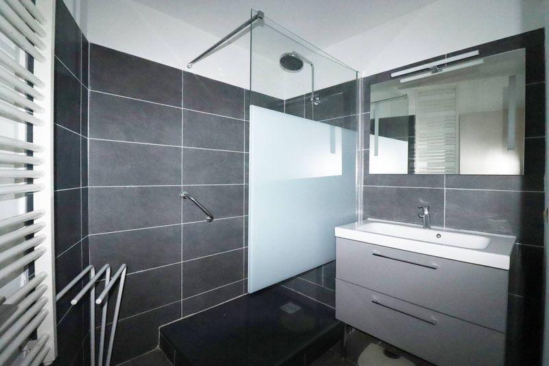 A louer appartement meublé 3 pièces situé entre Baille et Castellane 13006 Marseille