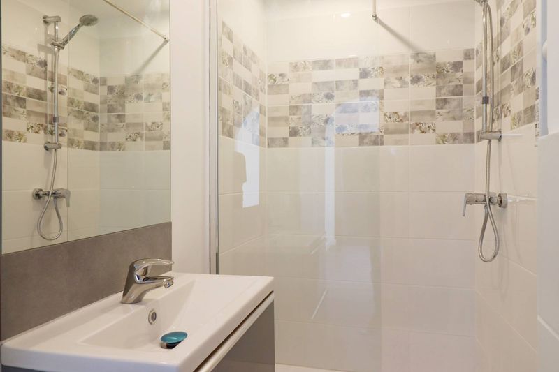 A louer appartement entièrement rénové 3 pièces en plein coeur du village de Saint Barnabé 13012 Marseille