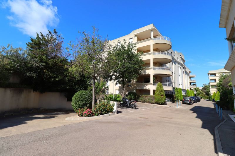 Charmant T3 en rez-de-chaussée dans le secteur prisé du Roy d'Espagne, 13008 Marseille.