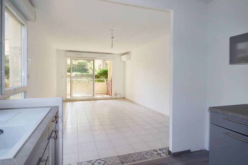 Charmant T3 en rez-de-chaussée dans le secteur prisé du Roy d'Espagne, 13008 Marseille.