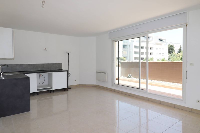 A louer grand appartement 3 pièces avec terrasse Croix rouge 13013 Marseille