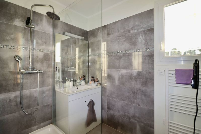 A louer appartement 4 pièces avec terrasse et balcon limitrophe Croix Rouge / Allauch 13013 Marseille