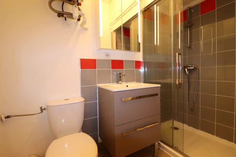 A louer Type 2 38 m² Meublé  Rue de la république 13002 Marseille