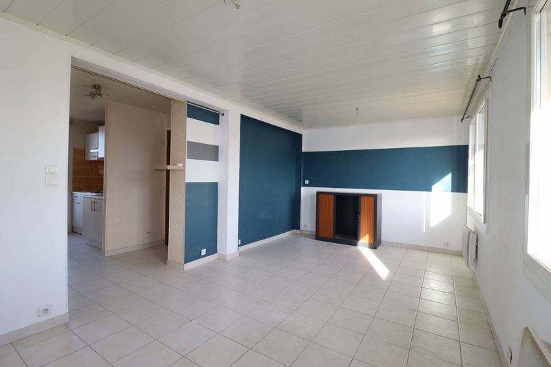 A louer centre du village de Saint Barnabé appartement 1 pièce 13012 Marseille