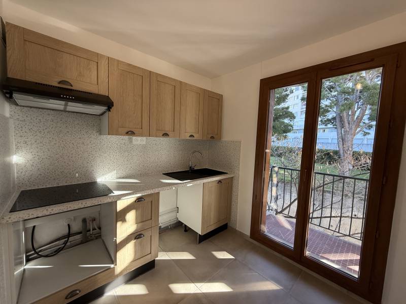 Location appartement 13013 Marseille Chutes Lavie Appartement 3 pièces de 55 m² avec cave 