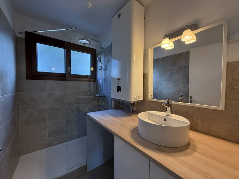 Location appartement 13013 Marseille Chutes Lavie Appartement 3 pièces de 55 m² avec cave 