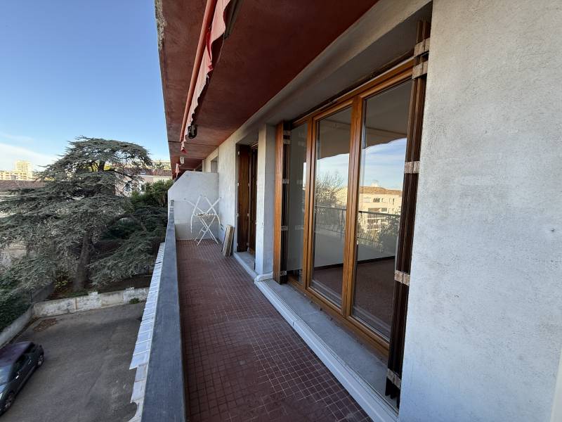 Location appartement 13013 Marseille Chutes Lavie Appartement 3 pièces de 55 m² avec cave 