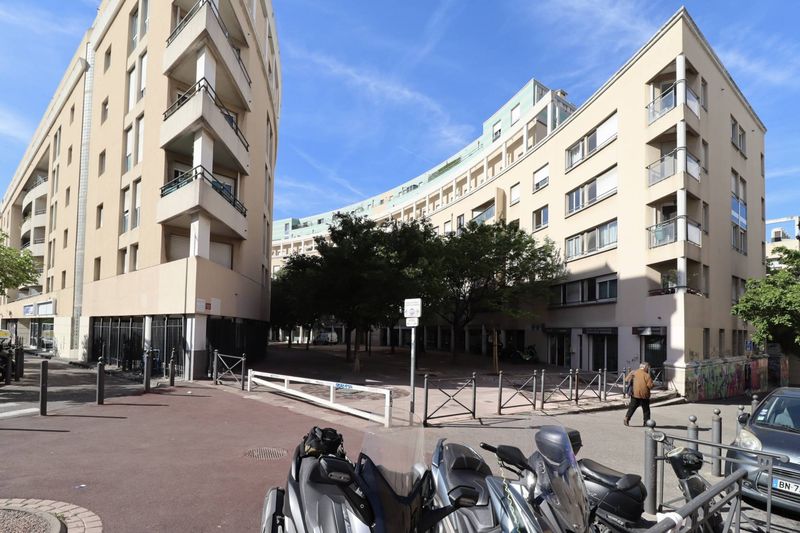 A louer appartement meublé 3 pièces situé entre Baille et Castellane 13006 Marseille