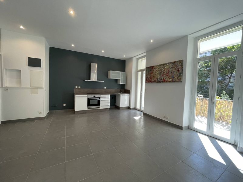 LOCATION APPARTEMENT T3 MARSEILLE CHAVE/TIMONE 13005 56 M² + TERRASSE