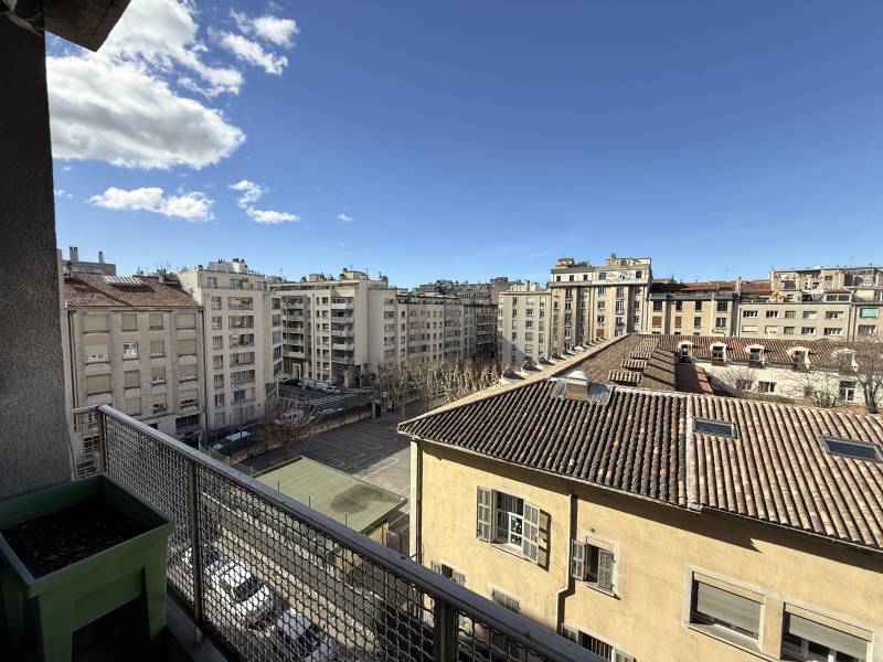 T3 lumineux rénové avec balcon et vue dégagée – Marseille 4ᵉ arrondissement