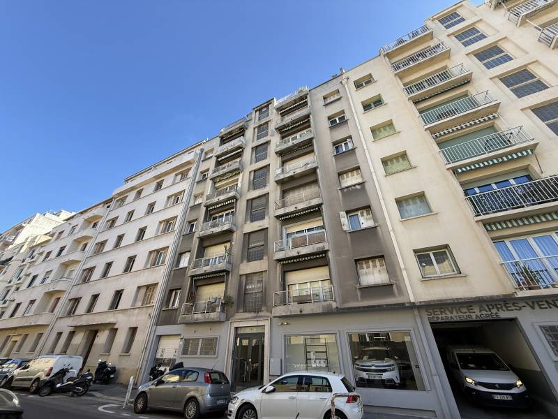 T3 lumineux rénové avec balcon et vue dégagée – Marseille 4ᵉ arrondissement