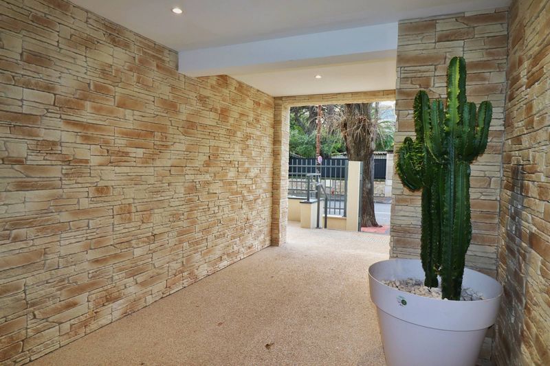hall d'entrée résidence A louer appartement 2 pièces avec terrasse en plein coeur du village de Saint Barnabé 13012 Marseille