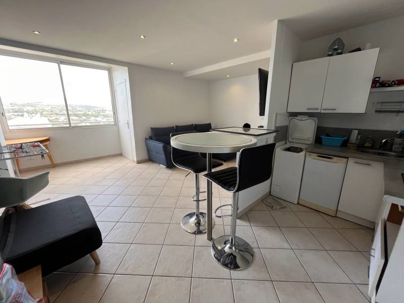 A louer, proche du Métro la Rose 13013 Marseille, 8 minutes à pied, appartement 2 pièces meublé.