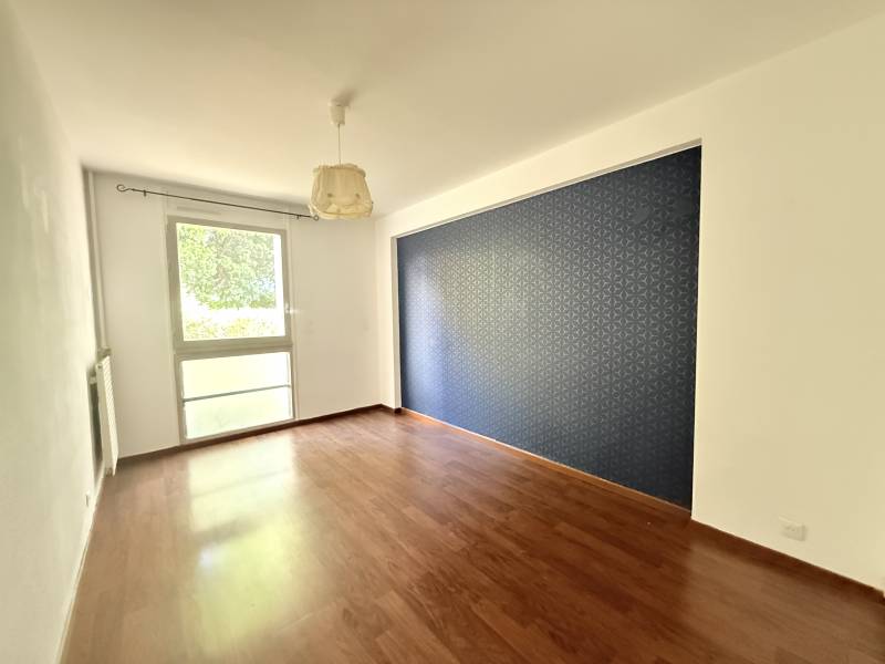 À louer Saint Tronc 13010 Marseille  – Spacieux appartement T4 avec terrasse, parking privatif et cave
