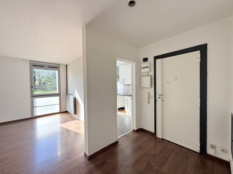 À louer Saint Tronc 13010 Marseille  – Spacieux appartement T4 avec terrasse, parking privatif et cave