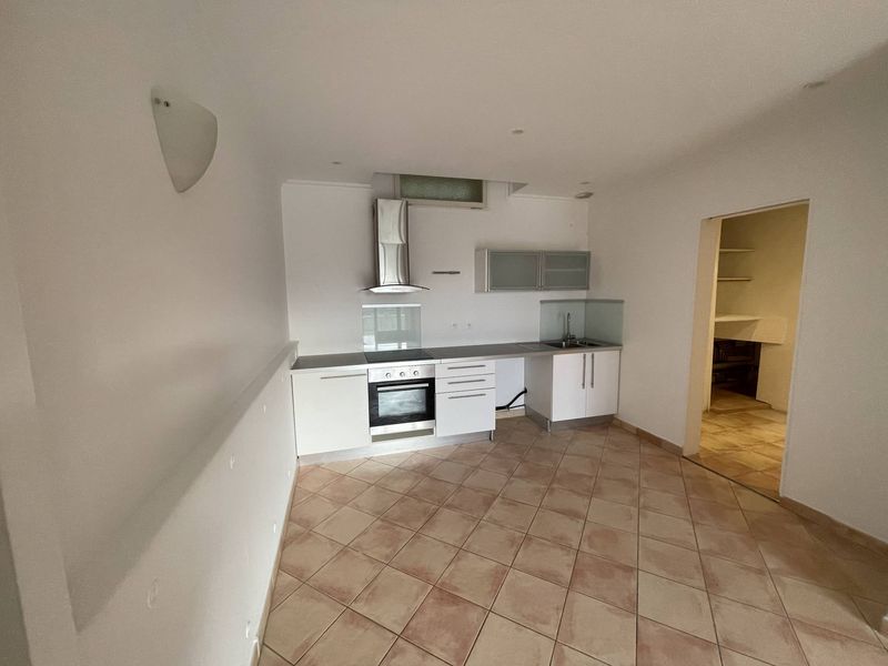 A louer 13011 Les Accates  T3/T4 rez de jardin de 200 m²