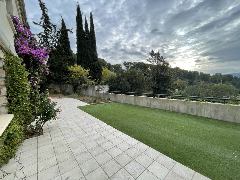 A louer 13011 Les Accates  T3/T4 rez de jardin de 200 m²