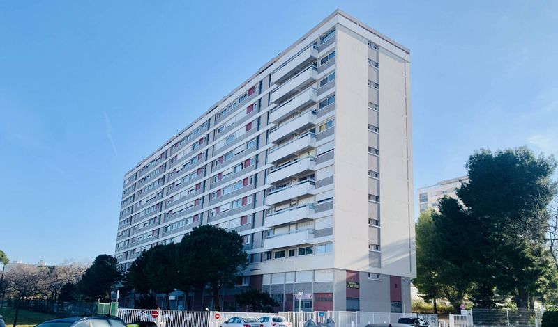 A louer 13009 le Cabot Appartement 2 pièces 47 m² en dernier étage vue panoramique