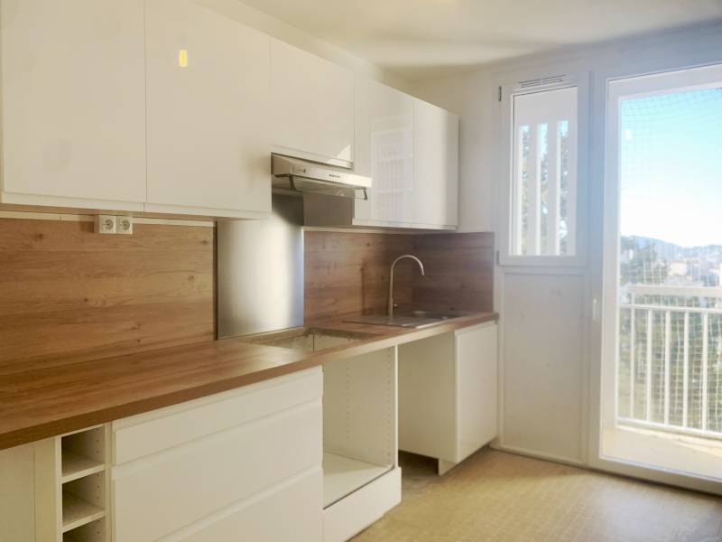 Location 3 pièces avec balcon, parking et cave Saint Just / Lacordaire 13013 Marseille
