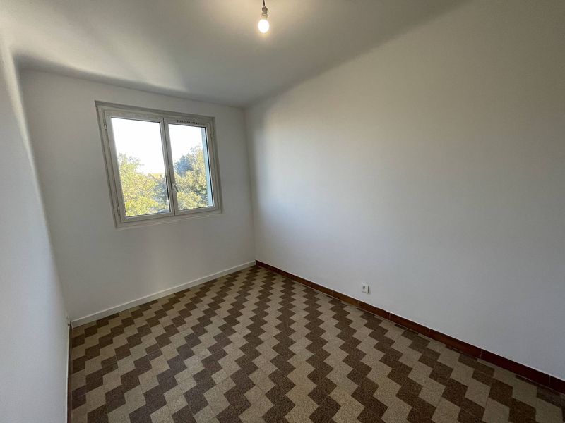 A Louer Appartement 3 / 4 avec 2 chambres de 60 m2 rénové avec balcon vue dégagée proche du parc de la Moline 13012 Marseille