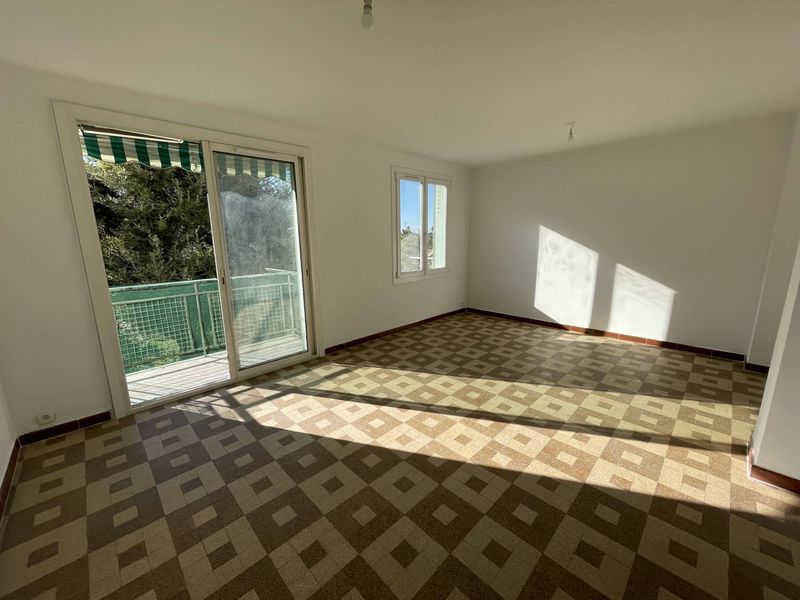A Louer Appartement 3 / 4 avec 2 chambres de 60 m2 rénové avec balcon vue dégagée proche du parc de la Moline 13012 Marseille