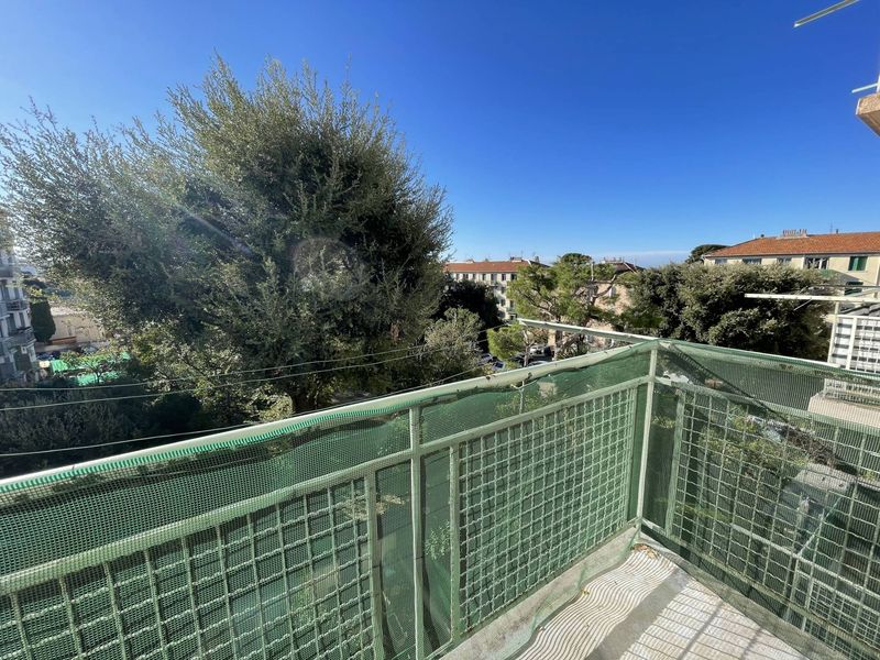 A Louer Appartement 3 / 4 avec 2 chambres de 60 m2 rénové avec balcon vue dégagée proche du parc de la Moline 13012 Marseille