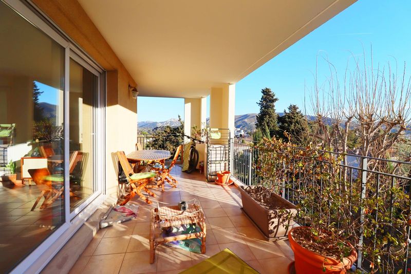 L'agence immobilière Provencia, spécialiste de la location depuis plus de 20 ans, nous vous proposons un appartement sur le secteur des caillols 13012 Marseille.