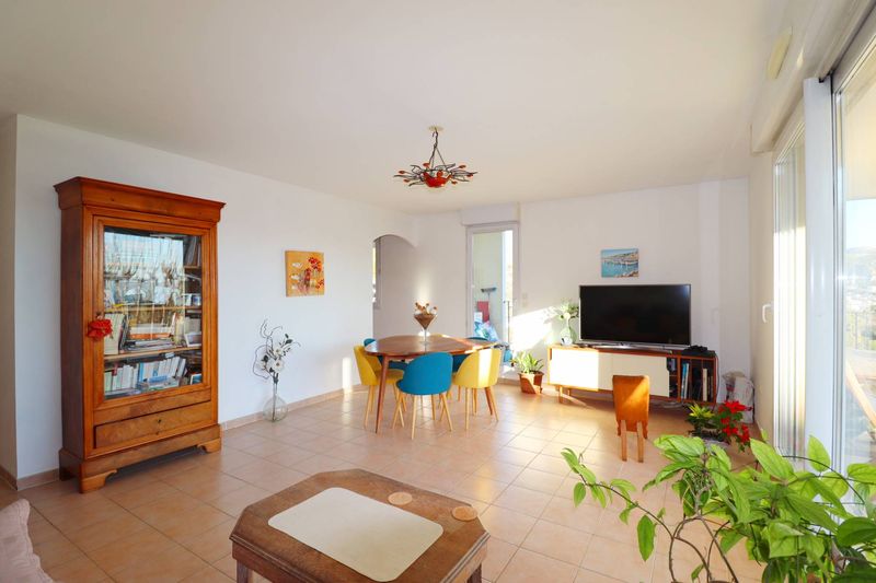L'agence immobilière Provencia, spécialiste de la location depuis plus de 20 ans, nous vous proposons un appartement sur le secteur des caillols 13012 Marseille.