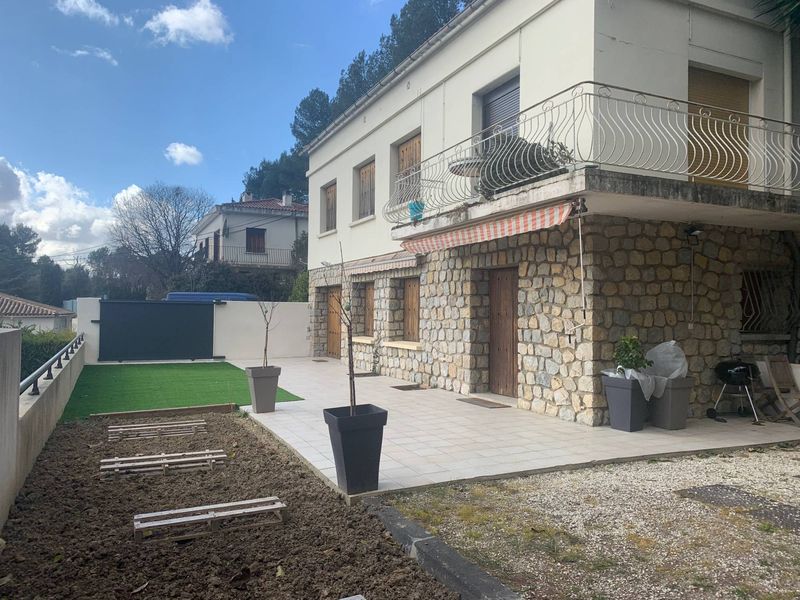 A louer 13011 Les Accates  T3/T4 rez de jardin de 200 m²