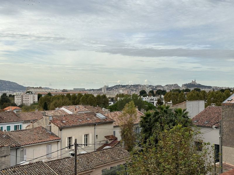 A louer en plein cœur du village de Saint Barnabé  appartement 3 pièces 13012 Marseille