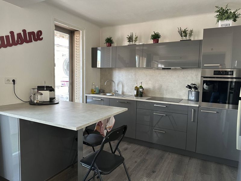 A louer appartement 3 pièces entièrement meublé Sainte Marguerite 13009 Marseille