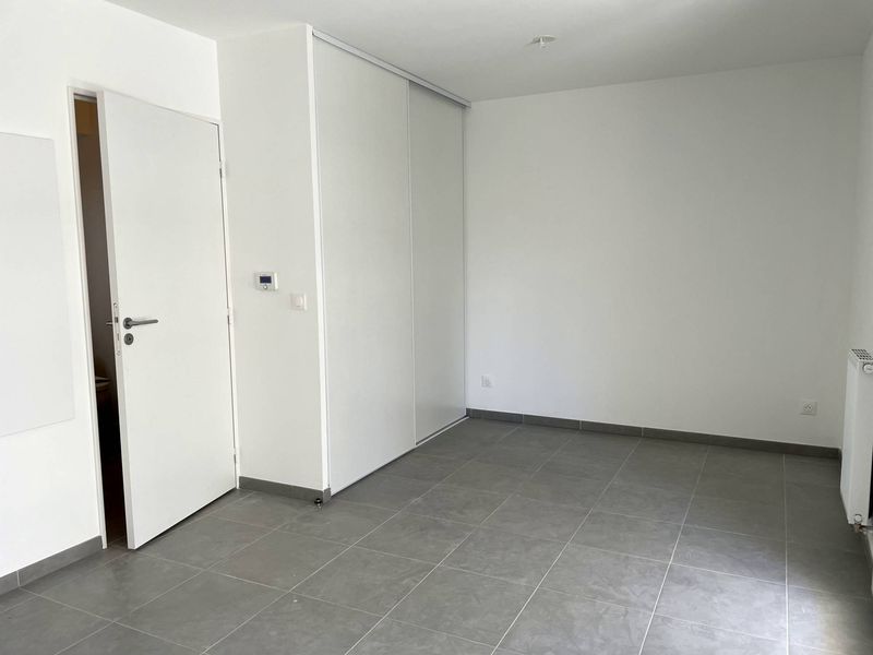 séjour A louer appartement 3 pièces de 30 m² avec grande terrasse et garage situé en le village de Saint Barnabé et La Fourragère 13012 Marseille