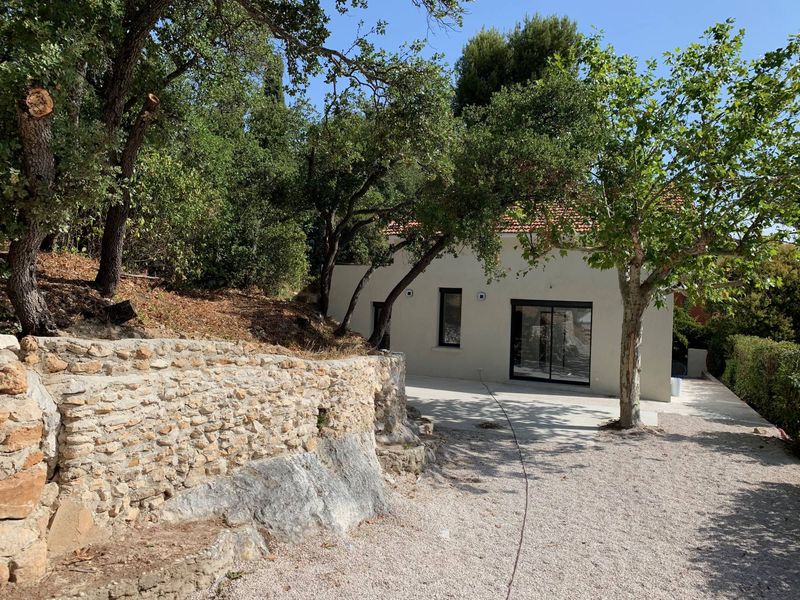 A louer Villa de 107 m² avec jardin de 350 m² et stationnements  Château Gombert 13013 Marseille