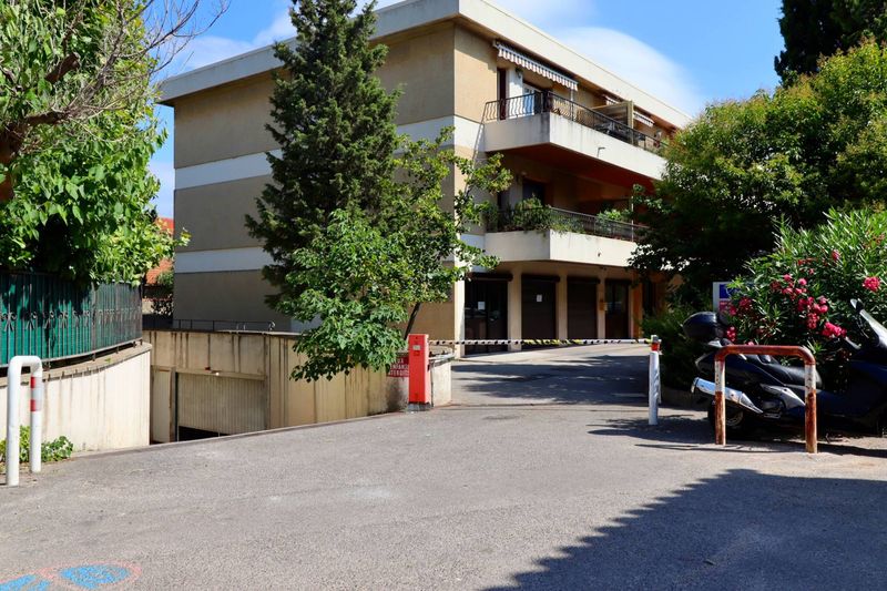 A louer coeur village de Saint Barnabé 13012 Marseille T1 30 m² avec terrasse de 12 m²