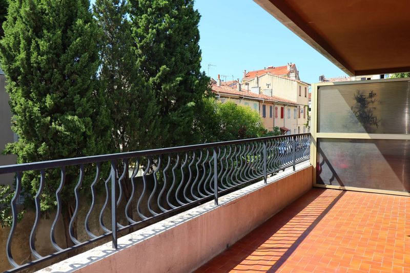 A louer coeur village de Saint Barnabé 13012 Marseille T1 30 m² avec terrasse de 12 m²