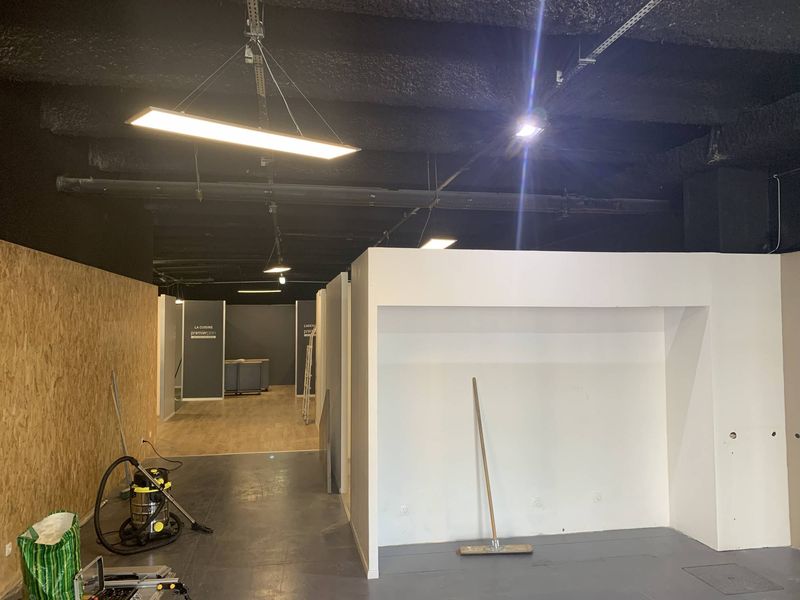 A louer local 250 m² avec vitrine zone d'activité commerciale de la Valampe CHÂTEAUNEUF-LES-MARTIGUES (13220)