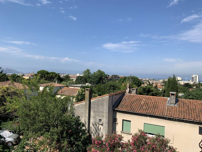 belle vue dégagée A louer appartement 3 pièces en 1er étage d'une maison de ville Secteur Montolivet  13012 Marseille
