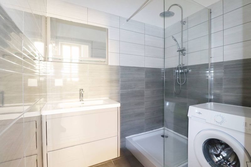 A la location T1/2 de 33 m² meublé et  entièrement rénové Le Rouet 13008 Marseille