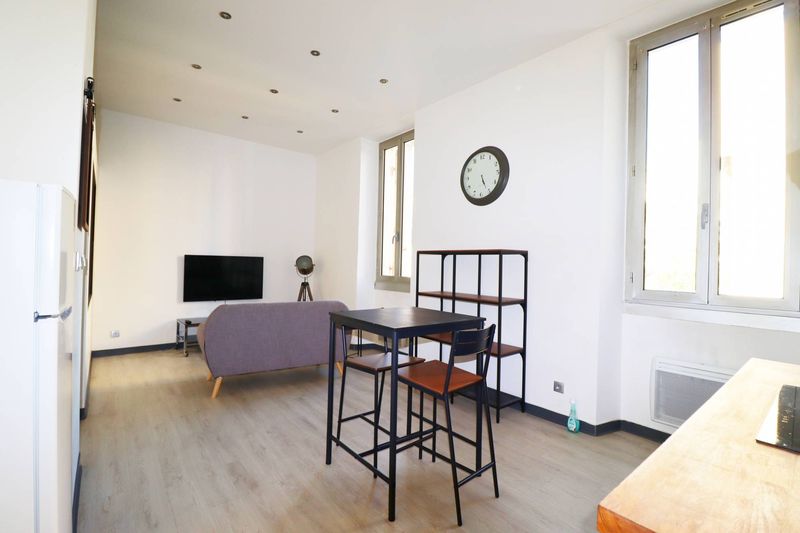 A la location T1/2 de 33 m² meublé et  entièrement rénové Le Rouet 13008 Marseille
