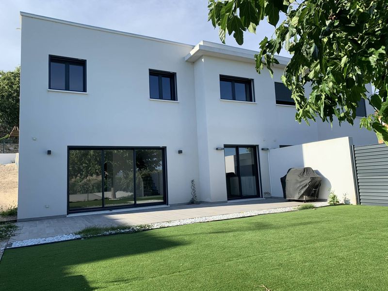 A louer villa 4 chambres avec jardin et stationnements Château Gombert 13013 Marseille