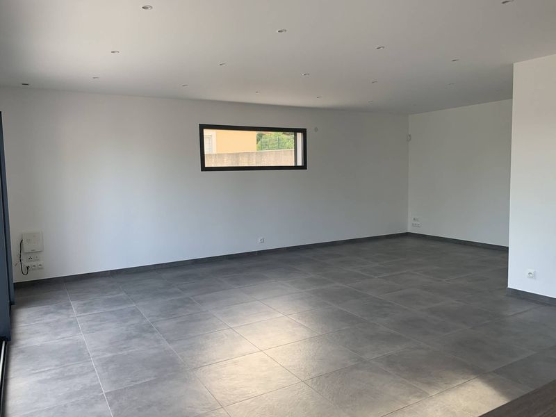 séjour A louer villa 4 chambres avec jardin et stationnements Château Gombert 13013 Marseille