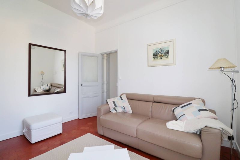 pièce à vivre - A louer studio meublé en plein cœur du village de Saint Barnabé 13012 Marseille