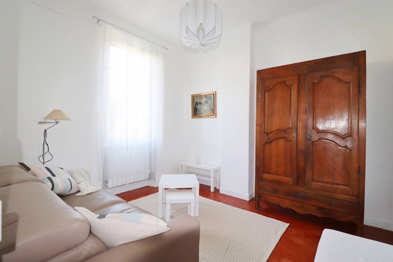 pièce à vivre - A louer studio meublé en plein cœur du village de Saint Barnabé 13012 Marseille