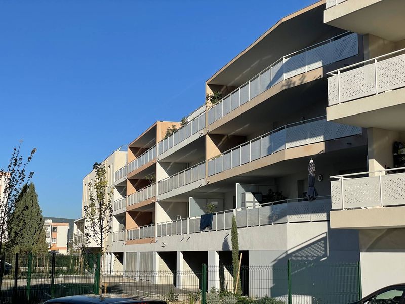 A louer appartement 2 pièces 38 m² avec parking double 13600 La Ciotat