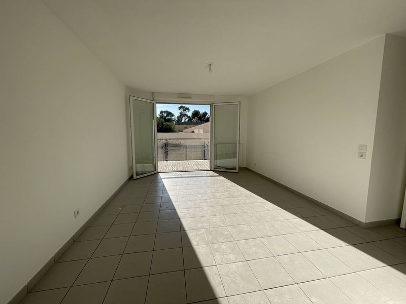 SEJOUR  AVEC CUISINE A louer appartement 3 pièces 56 m 2 avec terrasse et parking double résidence récente Saint Julien 13012 Marseille