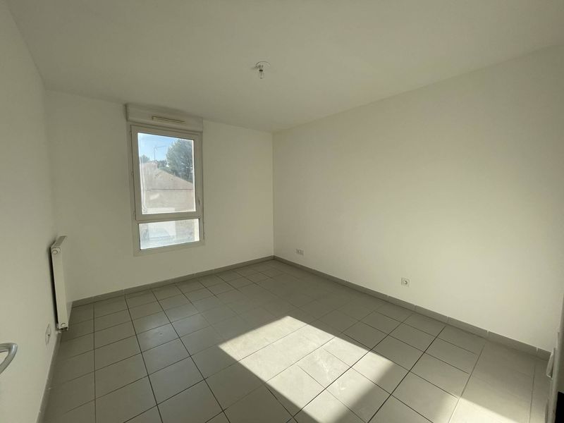 CHAMBRE  A louer appartement 3 pièces 56 m 2 avec terrasse et parking double résidence récente Saint Julien 13012 Marseille