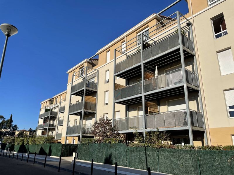 RESIDENCE CUISINE A louer appartement 3 pièces 56 m 2 avec terrasse et parking double résidence récente Saint Julien 13012 Marseille