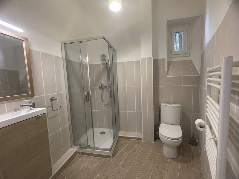 L'agence immobilière Provencia, acteur majeur de la location sur Marseille depuis plus de 20 ans vous présente à la location un Type 2 sur le secteur de Lodi - Castellane  13006 Marseille.