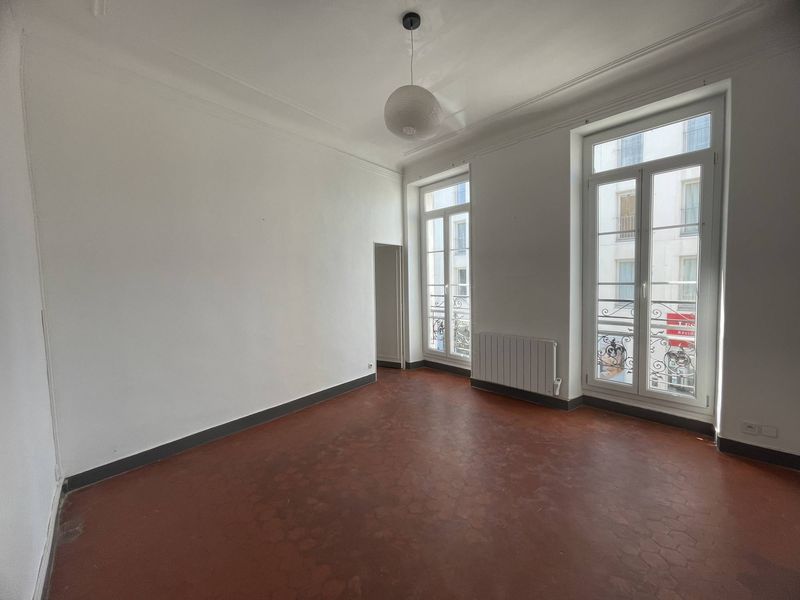 L'agence immobilière Provencia, acteur majeur de la location sur Marseille depuis plus de 20 ans vous présente à la location un Type 2 sur le secteur de Lodi - Castellane  13006 Marseille.